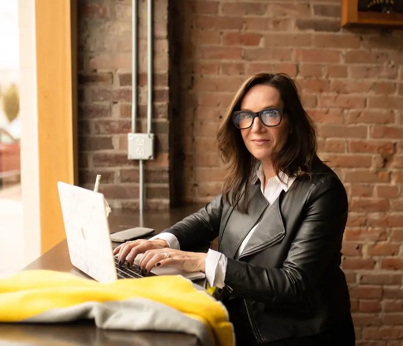 my pocket ceo typing on her laptop
